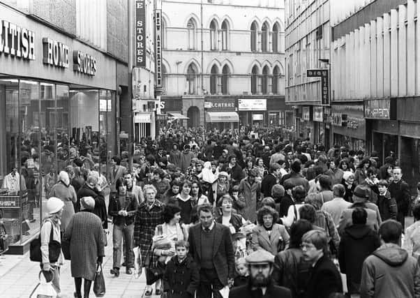 Shopping in Belfast. Scenes in Wellington Place, Donegal Square, Donegal Place, Cornmarket, Castle Lane, Castle Street and Fountain Centre.  Pacemaker Press Intl.  5th & 8th Dec. 1980

1050/80/BW