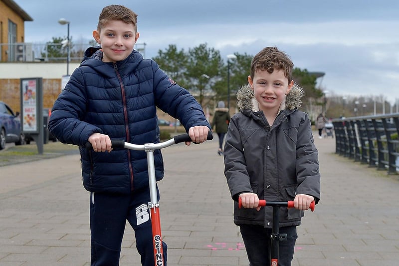 Brothers Sean and Caoimhin Butler exercise on their scooters along the Foyle Embankment. DER2105GS – 019