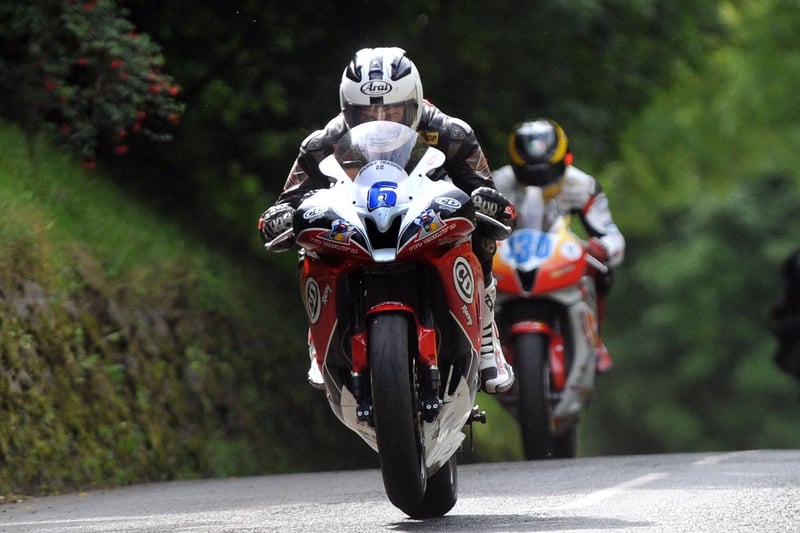 William Dunlop (CD Racing Yamaha) leads Guy Martin (Hydrex Honda) in the Supersport class.