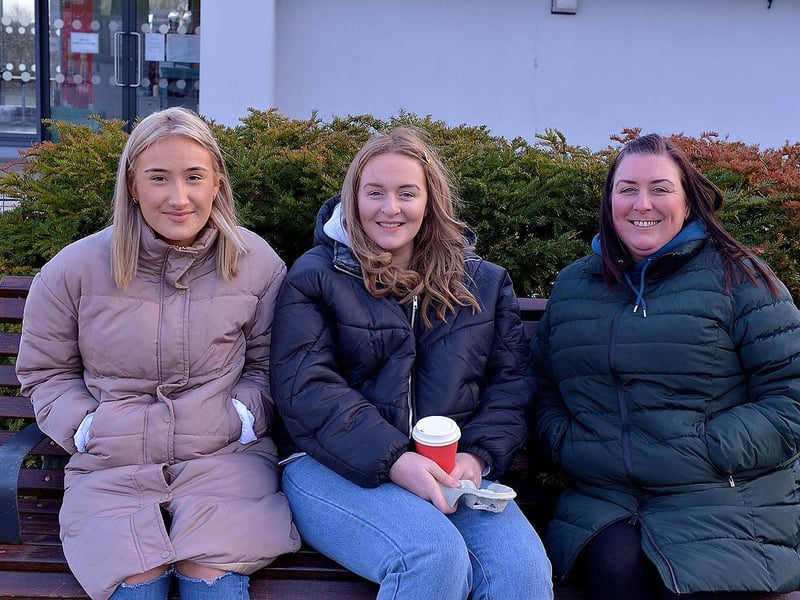 Caitlyn McAdams, Aine Rooney and Cara Rooney braved the recent cold spell to visit in Brooke Park recently.  DER2106GS – 034