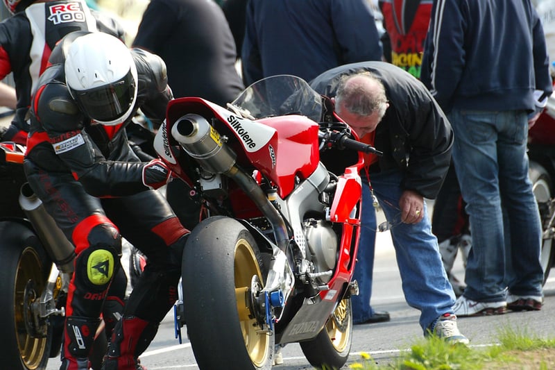 Making last minute preparations to his machine for the start of t he Cookstown 100.mm1807-1000KR