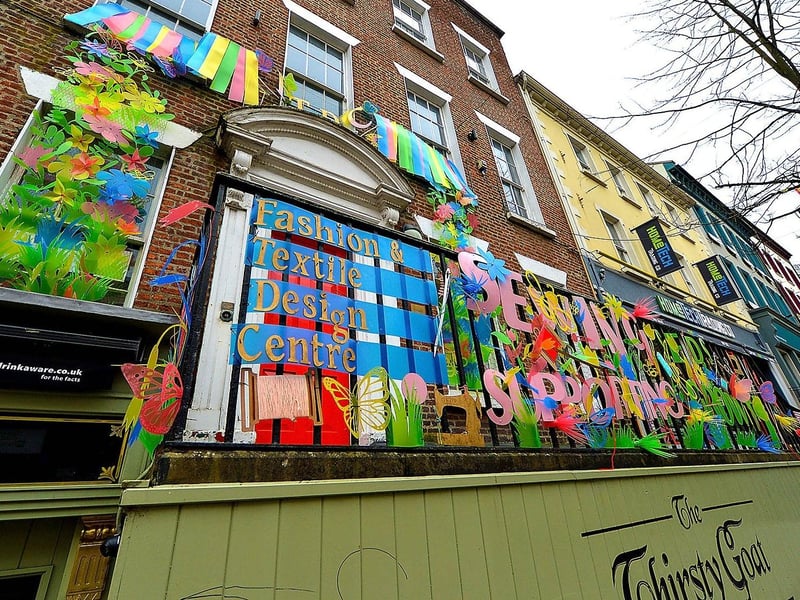 Derry’s Shipquay Street and Diamond are awash with colour for St Patrick’s Day. DER2110GS – 003