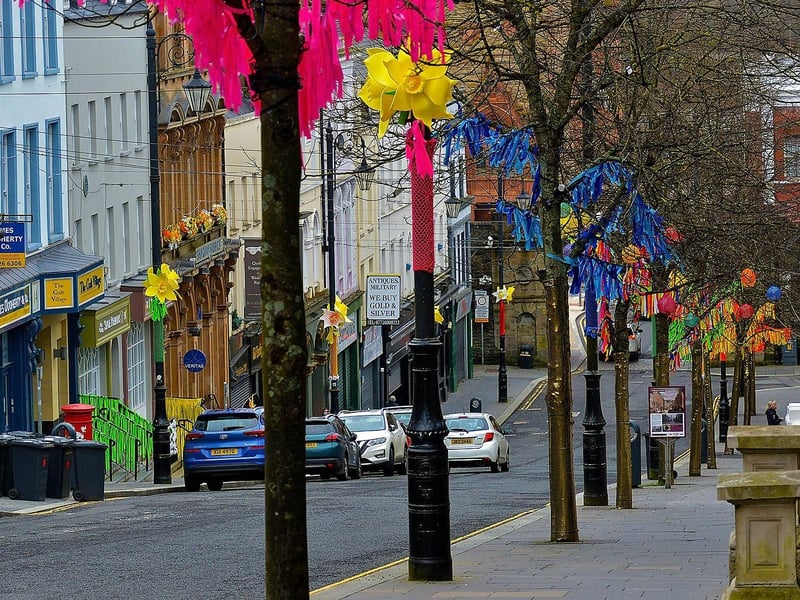Derry’s Shipquay Street has been adorned in colour to celebrate St Patrick’s Day. DER2110GS – 006