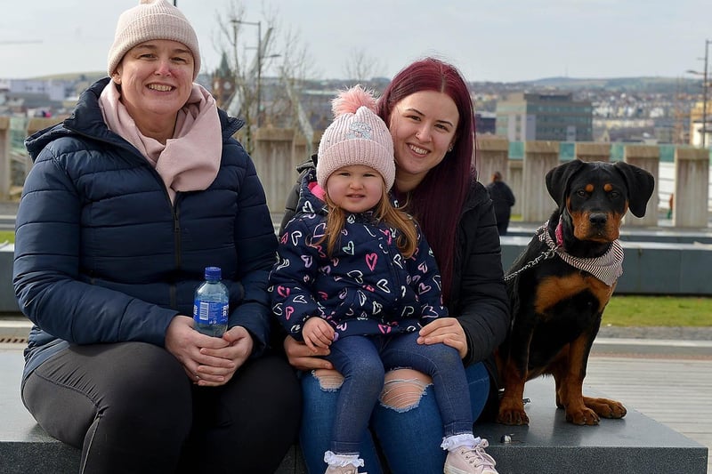 Dympna, Sáerlaith and Shona Harris with dog Lexi in Ebrington Square recently. DER2109GS – 015
