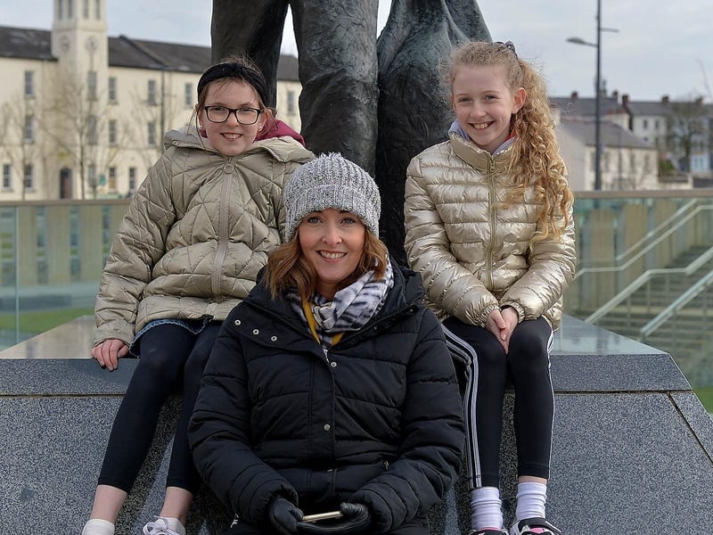 Eilis NiNilhoinn, Christina Kelly and Orla Kelly visited Ebrington Square recently. DER2110GS – 007
