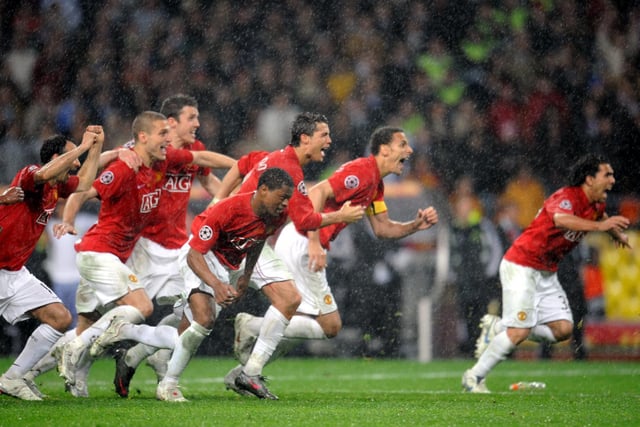 Manchester United players celebrate victory after Chelsea's Nicolas Anelka misses his penalty