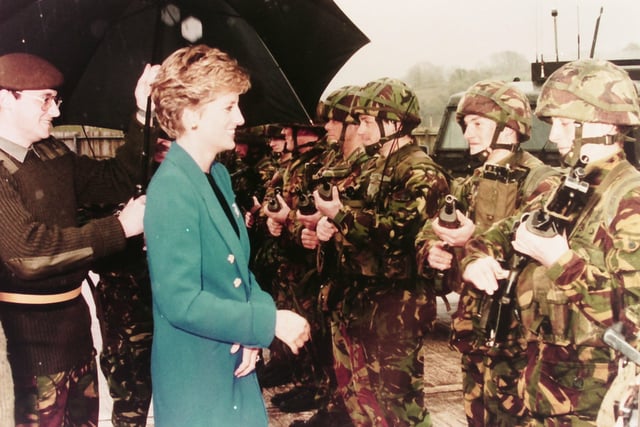 PACEMAKER PRESS BELFAST
23/6/1994
1391/94
Princess Diana visiting soldiers in Enniskillen.