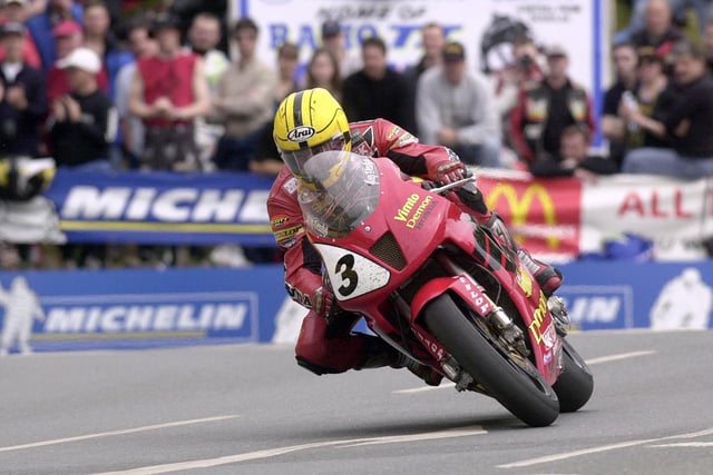 Joey Dunlop at Quarterbridge on the Honda SP-1 in the Formula One race at the Isle of Man TT in 2000.