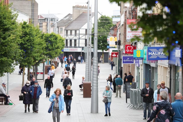 Press Eye - Belfast - Northern Ireland - 8th June 2020 - 

General view of shoppers Lisburn city centre.

Large retailers, including car showrooms and shops in retail parks, can also reopen, and outdoor weddings with 10 people present can take place