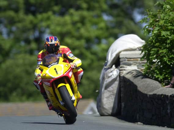 David Jefferies on his way to victory in the 2000 Senior TT.