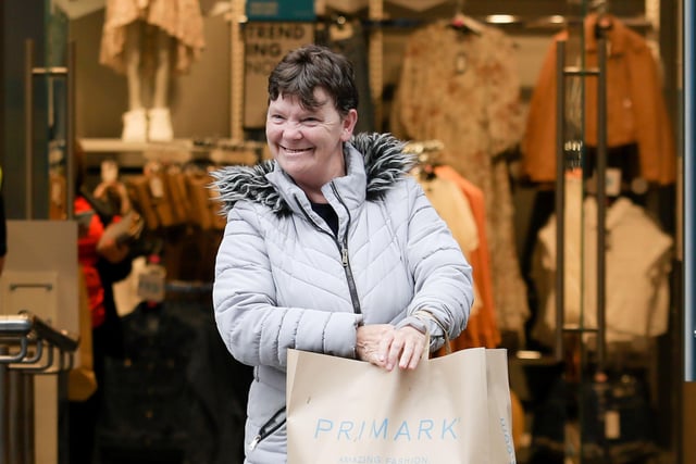Press Eye - Belfast - Northern Ireland - 18th June 2020

More shoppers returned to the high street as Primark opened their doors to the public on Castle Street