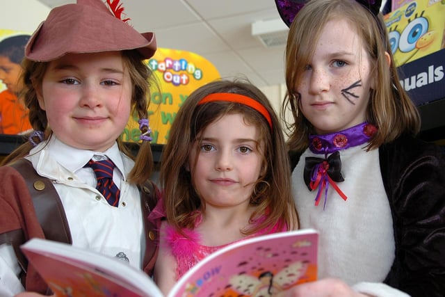 Kilross Primary School pupils Amy, Ellen and Amy pictured celebrating the schools book fair week. mm42-348sr