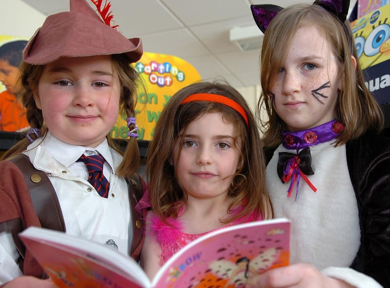 Kilross Primary School pupils Amy, Ellen and Amy pictured celebrating the schools book fair week. mm42-348sr