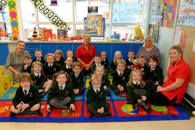 Miss Ramsay (on the left) teacher Miss Crossan, Miss Feeney and Miss Morrison, classroom assistants, pictured with their P 1 class at Greenhaw Primary School. DER2141GS – 019