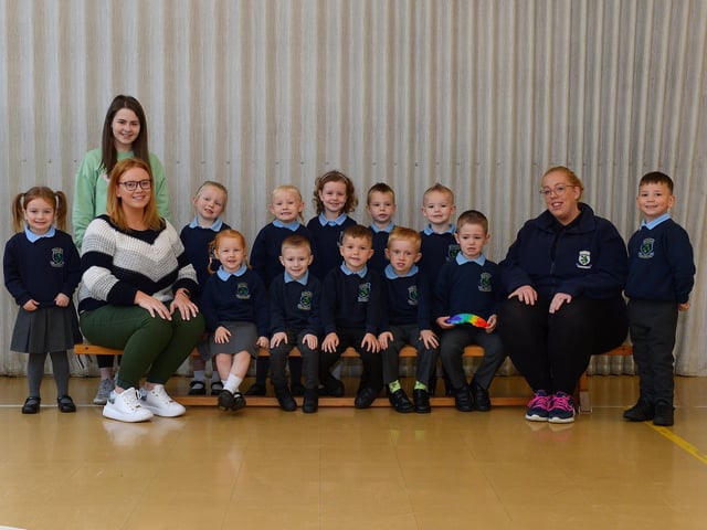 Mrs McMullan (seated on the left) teacher, Miss Gibson and Miss Holland, classroom assistants, pictured with their P1 class at Ashlea Primary School. DER2140GS – 027