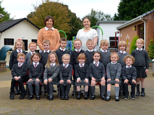 Mrs Semple (on the right) teacher and Mrs Whiteside, classroom assistant, pictured with their P 1 class at Drumahoe Primary School. DER2141GS – 015