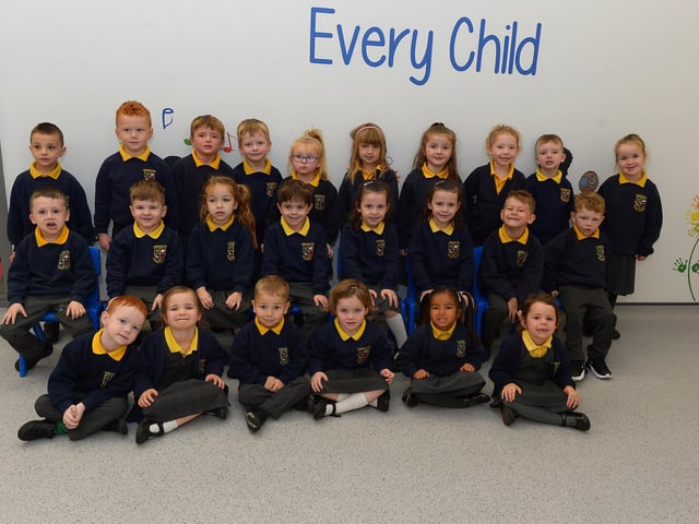Mrs Anderson’s P1 class at Ebrington Primary School. DER2140GS – 033