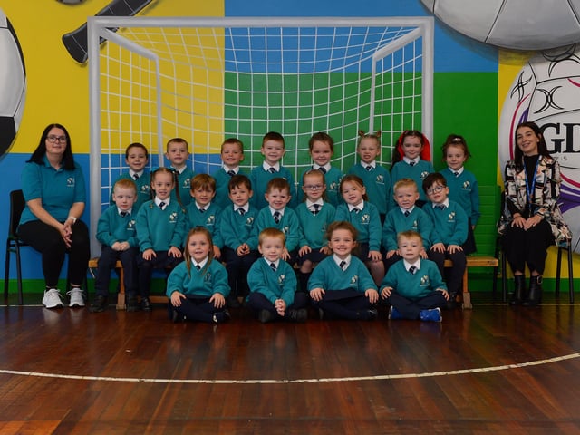 Miss Pike (on the right) teacher and Mrs McColgan, classroom assistant, pictured with their P1 class at Glendermott Primary School. DER2140GS – 028