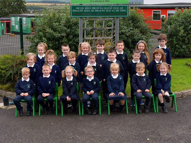 Miss Nic Cionnaith’s P1 class at Bunscoil Cholmcille. DER2140GS – 026
