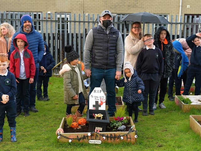 Pupils from Bunscoil Cholmcille and families pictured at the judging of the school’s Halloween plant beds competition on Monday afternoon last. DER2143GS – 038