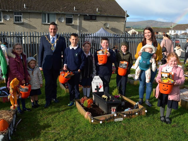Mayor Alderman Graham Warke pictured withprize winners at the judging of the sBunscoil Cholmcille Halloween plant beds competitionon Monday afternoon last. DER2143GS – 039