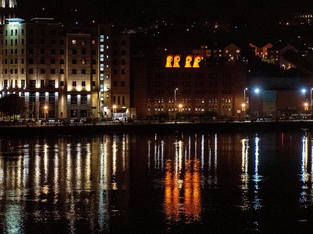 Zone One: The Whispering Wharf
QUEENS QUAY & FOYLE EMBANKMENT
As the chilling winds rise from the sea to greet her, Cailleach, Queen of Winter, Goddess of the Cold and Winds will lead visitors through Samhain storytelling and the ghost stories that haunt both our World and the World Beyond the Walls. Picture Martin McKeown. 26.10.20