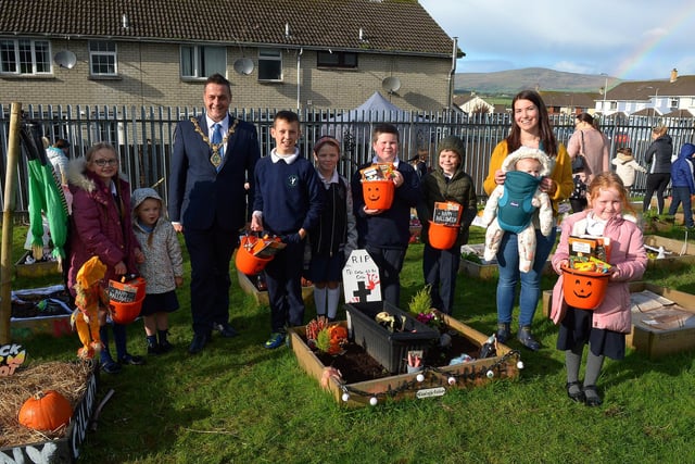Mayor Alderman Graham Warke pictured withprize winners at the judging of the sBunscoil Cholmcille Halloween plant beds competitionon Monday afternoon last. DER2143GS – 039