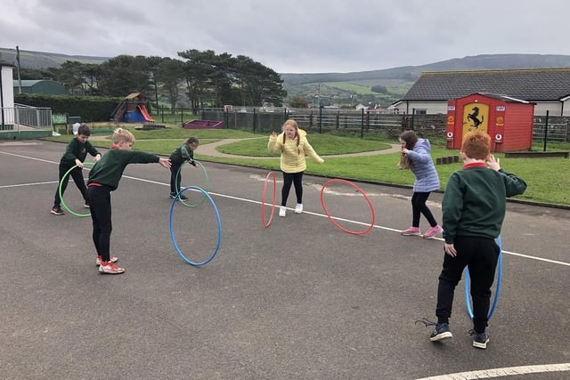 Pupils from St Aidan’s Primary School, Magilligan, enjoy the Heritage Games organized by Causeway Coast and Glens Borough Council