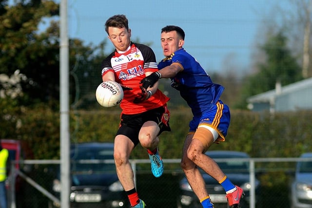 Greenlough’s Ryan Tohill and Steelstown’s Morgan Murray battle for possession at Ballymaguigan on Saturday afternoon last. (Photo: George Sweeney.) DER2144GS – 038