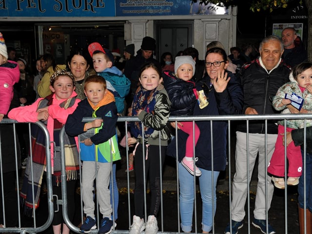 Waiting for Santa to arrive at the switching on of the Christmas tree lights in Buncrana on Friday evening last. Photo: George Sweeney. DER2146GS – 049