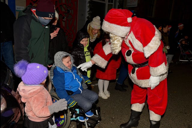 Santa greeting children at the Derry Christmas Lights parade on Sunday evening last. Photo: George Sweeney.  DER2147GS – 018