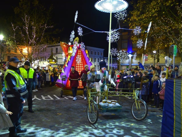 Fun and spectacle at the Derry Christmas Lights parade on Sunday evening last. Photo: George Sweeney.  DER2147GS – 002