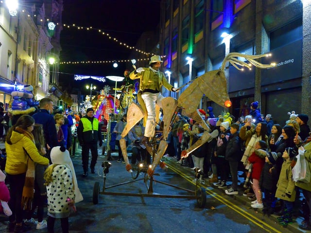 The colourful Derry Christmas Lights parade makes its way along Ferryquay Street on Sunday evening last. Photo: George Sweeney.  DER2147GS – 004