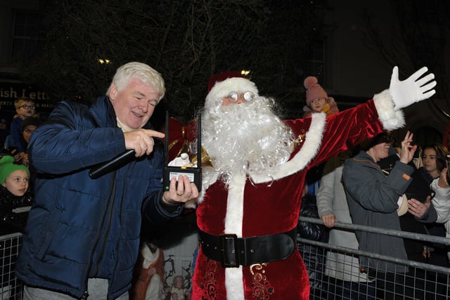 Councillor Nicholas Crossan and Santa switch on the Christmas tree lights in Buncrana on Friday evening last. Photo: George Sweeney.  DER2146GS – 038