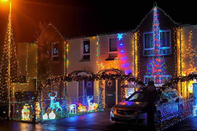 Christmas decorations adorn houses in Racecourse Drive. DER2146GS – 008