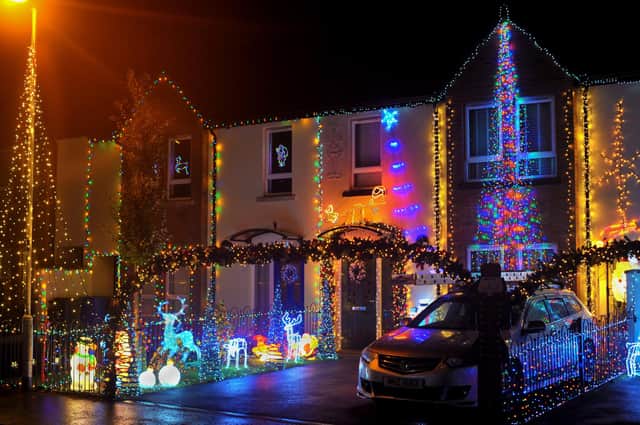 Christmas decorations adorn houses in Racecourse Drive. DER2146GS – 008
