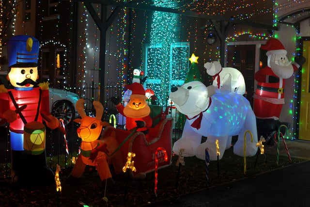 Colourful Christmas decorations in Racecourse Drive. DER2146GS – 013