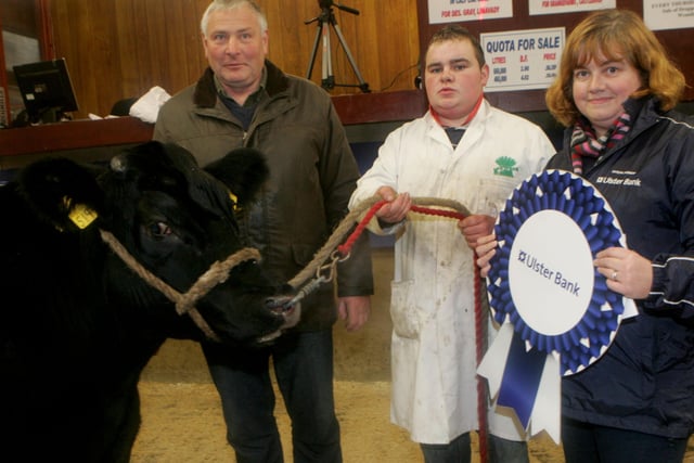 Reserve hiusewifes choice James Alexander with Handler Billy Dunn Ann Calwell from Ulster Bank and judge Sam Carmichael Picture Steven McAuley/Kevin McAuley Photography Multimedia