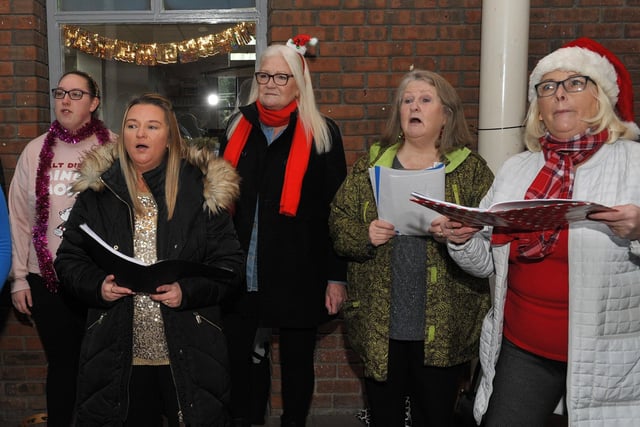 Members of the Liberty Consortium HUB facility at Northside Village Centre joined the Calms choir entertaining shoppers on Wednesday morning last. DER2148GS – 017