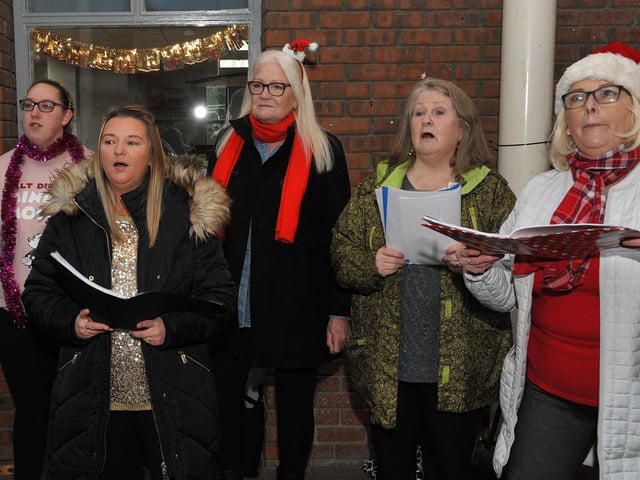Members of the Liberty Consortium HUB facility at Northside Village Centre joined the Calms choir entertaining shoppers on Wednesday morning last. DER2148GS – 017
