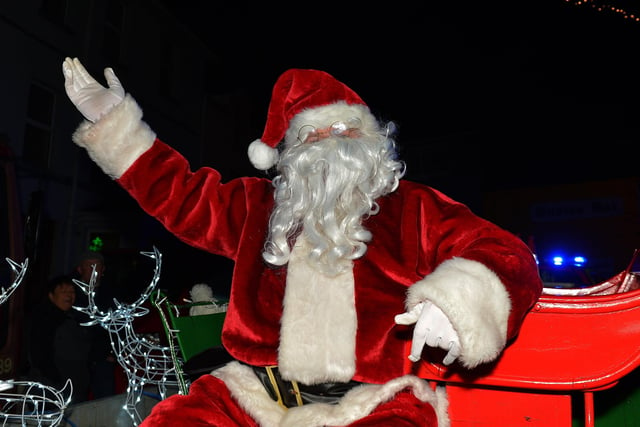 Santa arrives in Moville for the Christmas tree lights on Sunday evening last. Photo: George Sweeney.  DER2148GS – 009