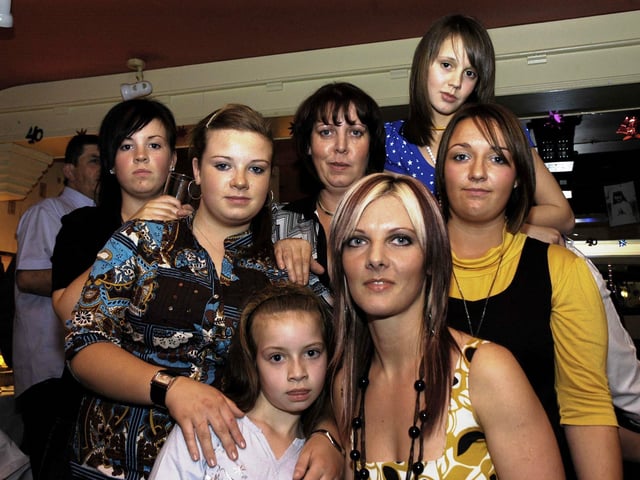 Donna Harkin celebrates her 40th birthday with her daughters Mira, Amanda, Melanie, Catrina, Joeanne and Shannon.