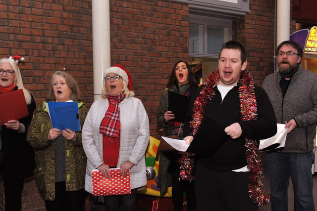 Members the Calms choir and the Liberty Consortium HUB choir at Northside Village Centre, singing Christmas carols Wednesday morning last. DER2148GS – 015