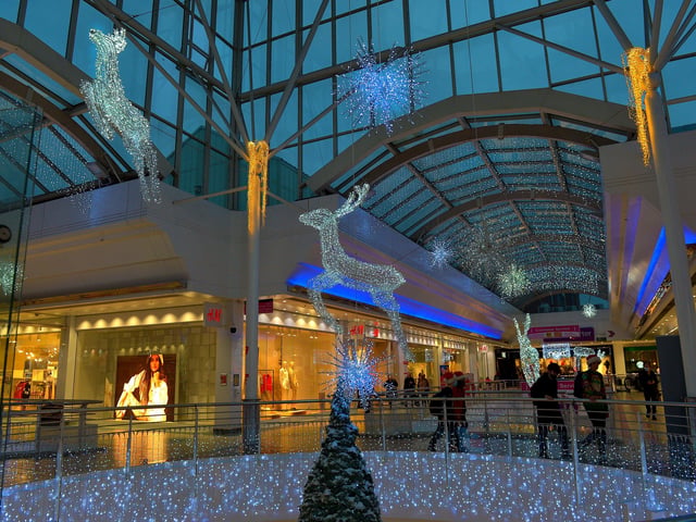 Christmas lights in the Foyleside Shopping Centre. Photo: George Sweeney.  DER2150GS – 027