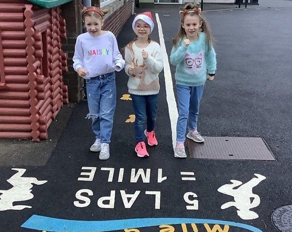 Linn Primary School pupils at the starting line.