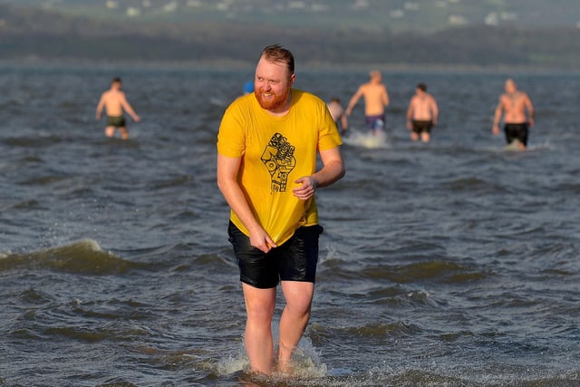 One of the supporters of the ARC Fitness New Year’s Day Charity Swim at Lisfannon beach, Inishowen. Photo: George Sweeney.  DER2152GS – 010
