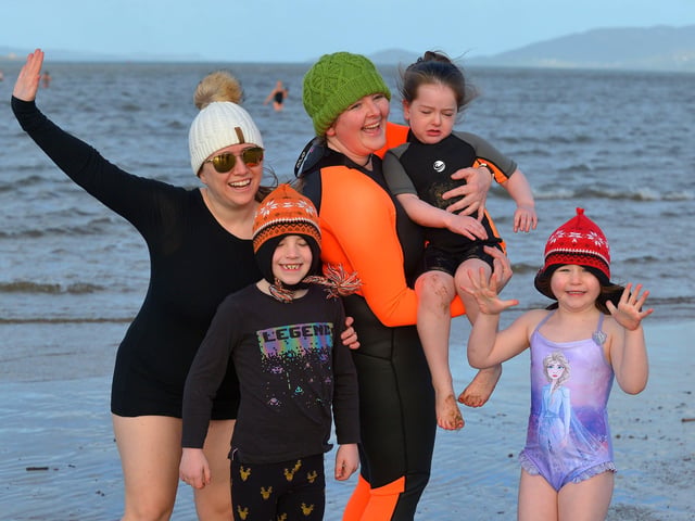 Murray – Cavanagh family members at the ARC Fitness New Year’s Day Charity Swim at Lisfannon beach, Inishowen. Photo: George Sweeney. DER2152GS – 011