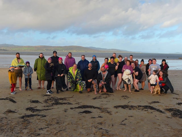 Group who took part in ARC Fitness New Year’s Day Charity Swim at Lisfannon beach, Inishowen. Photo: George Sweeney. DER2152GS – 007