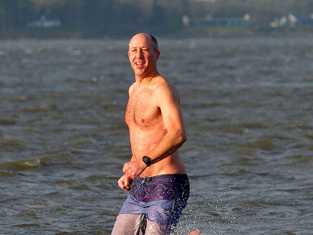 Having a slpash at the ARC Fitness New Year’s Day Charity Swim at Lisfannon beach, Inishowen. Photo: George Sweeney. DER2152GS – 016
