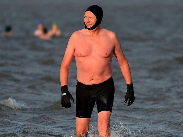 Keeping warm during the ARC Fitness New Year’s Day Charity Swim at Lisfannon beach, Inishowen. Photo: George Sweeney. DER2152GS – 020
